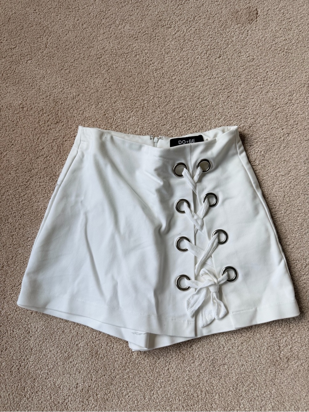 DO+BE White lace up  Skort XS